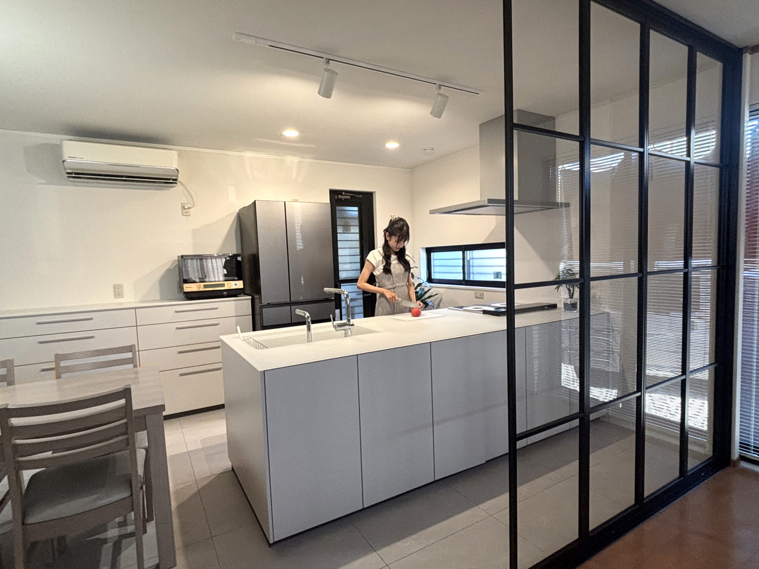 仕切れる自由、開ける歓び。輝くキッチンのある暮らし